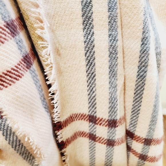 Steeve Madden plaid Fringe  scarf - Picture 7 of 8